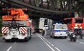 LKW blieb unter Bruecke haengen Koeln Ehrenfeld Innere Kanalstr Hornstr P075